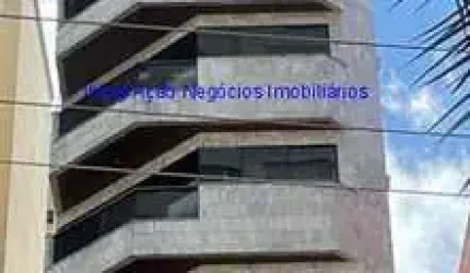 Apartamento 170m², 04 dormitórios (sendo 03 suítes), 05 banheiros e 02 vagas na garagem.    Condomínio com portaria e segurança 24hrs, piscina.
