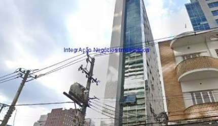 Conjunto Comercial 47m², 03 salas, 02 banheiros e 01 vaga na garagem.    Condomínio com recepção e segurança 24hrs.  Excelente localização.