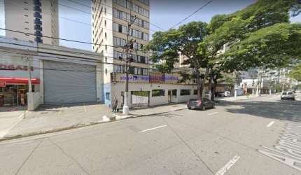 Loja 500m², 02 banheiros e 03 vagas na garagem.   Excelente localização á 8 minutos andando para a estação do metrô Moema; Entre as Avenidas Açocê.
