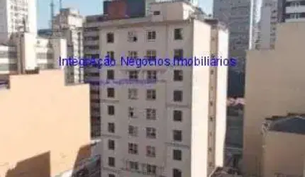 Condomínio com zelador, portaria e segurança.  Excelente localização á 5 minutos andando para a estação do metrô Consolação;