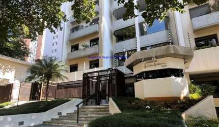 Apartamento 391m², 04 dormitórios (sendo 02 suítes), 05 banheiros e 04 vagas na garagem.    Condomínio com portaria, segurança 24hrs, piscina.