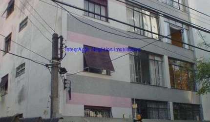Apartamento 92m², 02 dormitórios (sendo 01 suíte), 02 banheiros e 01 vaga na garagem.  Condomínio com portaria 24hrs.  Excelente localização