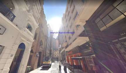 Loja 160m², 02 banheiros.    Excelente localização á 3 minutos andando para a estação do metrô São Bento; Entre as Ruas do Comercio, Quitanda