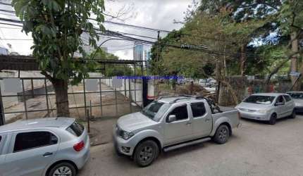 Terreno 425m².    Excelente localização entre as Ruas Coronel Joaquim Ferreira Lobo, Ramos Batista e Avenida Brigadeiro Faria Lima; Próximo da estação