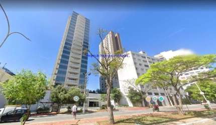 Conjunto Comercial 37m², 01 banheiro e 01 vaga na garagem.  Condomínio com recepção e segurança 24hrs.  Excelente localização.