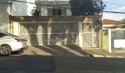 Sobrado Comercial 100m², 04 salas, 01 salão, 05 banheiros e 04 vagas na garagem.    Excelente localização á 5 minutos andando para a estação do metrô