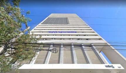 Conjunto Comercial 49m², 01 banheiro e 02 vagas na  garagem.   Condomínio com recepção e segurança 24hrs.  Excelente localização