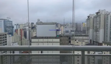 Apartamento Cobertura 80m², 01 dormitório, 01 banheiro e 01 vaga na garagem.  Condomínio com portaria, segurança 24hrs, piscina, salão de festa,