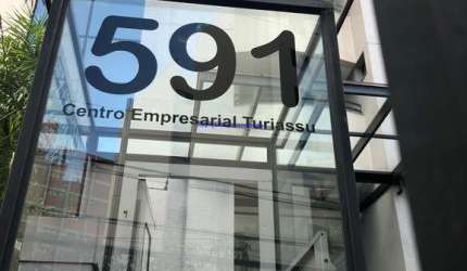Conjunto Comercial 65m², 04 banheiros e 02 vagas na garagem.  Condomínio com recepção e segurança 24hrs.  Excelente localização