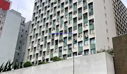 Conjunto Comercial 43m², 03 salas, 01 banheiro e 01 vaga na garagem.  Condomínio com recepção e segurança 24hrs.  Excelente localização.