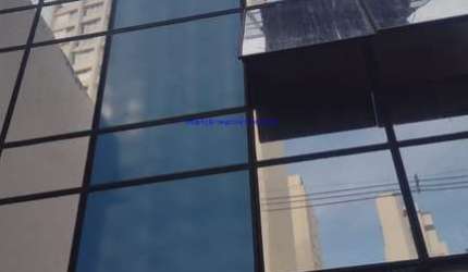 Prédio Comercial 450m², 04 banheiros, 15 lavatórios, 04 box com ponto para chuveiro, 01 copa e 09 vagas na garagem.   Excelente localização