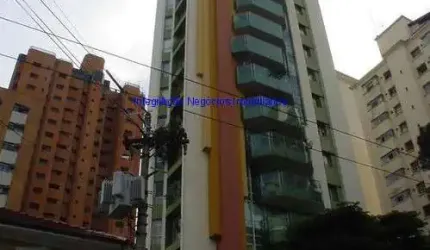 Apartamento 220m², 04 dormitórios (sendo suítes), 05 banheiros e 03 vagas na garagem.  Condomínio com portaria, segurança 24hrs, piscina, salão de fes