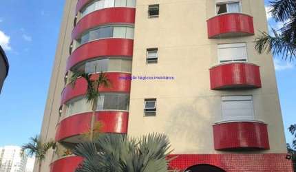 Apartamento 116m², 02 dormitórios (sendo suítes), 04 banheiros e 03 vagas na garagem.  Condomínio com portaria, segurança 24hrs, piscina.