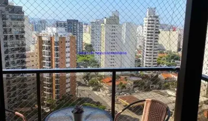 Apartamento 276m², 04 dormitórios (sendo suítes), 05 banheiros e 03 vagas na garagem.  Condomínio com portaria, segurança 24hrs, piscina,