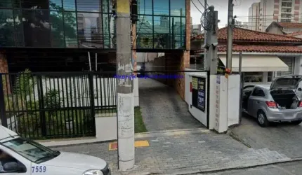 Conjunto Comercial 64m², 01 banheiro e 01 vaga na garagem.  Condomínio com recepção e segurança 24hrs.  Excelente localização