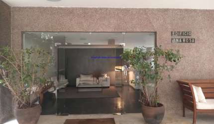 Apartamento Cobertura 328m², 04 dormitórios (sendo 03 suítes, 01 máster), 04 banheiros e 02 vagas na garagem.  Condomínio com portaria, segurança 24hr