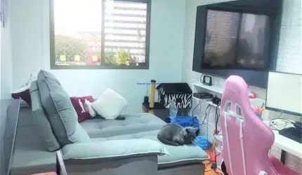 Apartamento 38m², 01 dormitório, 01 banheiro e 01 vaga na garagem.  Condomínio com portaria, segurança 24hrs e salão de festa.   Excelente localização
