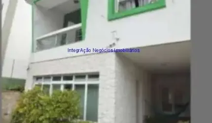 Sobrado Residencial 250m², 03 dormitórios (sendo 01 suíte), 04 banheiros e 02 vagas na garagem.  Excelente localização entre as Ruas Coronel Diogo,