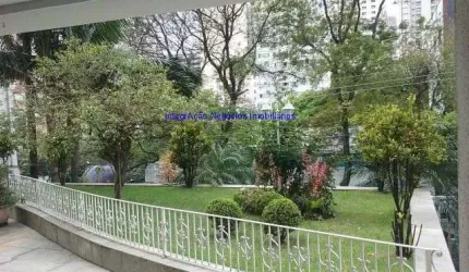Apartamento 110m², 03 dormitórios, 02 banheiros e 01 vaga na garagem; Imóvel com Depêndencia de Empregada.