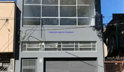 Galpão 250m², 05 banheiros.  Excelente localização entre as Ruas Clímaco Barbosa, Freire da Silva e Vicente de Carvalho.
