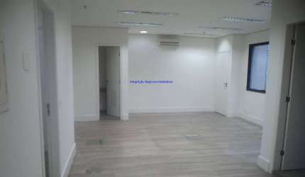 Conjunto Comercial 37.18m², 02 banheiros e 01 vaga na garagem.  Condomínio com recepção e segurança 24hrs.  Excelente localização