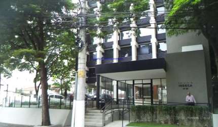 Conjunto Comercial 212.40m², 02 banheiros e 03 vagas na garagem.  Condomínio com recepção e segurança 24hrs.  Excelente localização