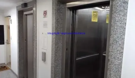 Conjunto Comercial 40m², 02 banheiros e 01 vaga na garagem.   Condomínio com recepção e portaria 24hrs.  Excelente localização á 1 minuto andando para