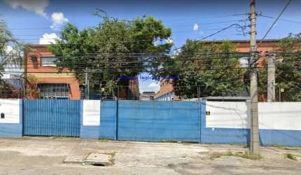 Galpão 5.600m², 02 banheiros e 03 vagas na garagem.  Excelente localização próximo a Avenida das Nações Unidas; Próximo da estação do metrô Estação