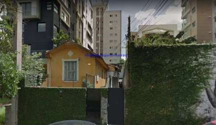 Casa 350m², 02 dormitórios e 02 banheiros.  Excelente localização entre as Ruas Purpurina, Fradique Coutinho e Rodesia; Próximo da estação do metrô.