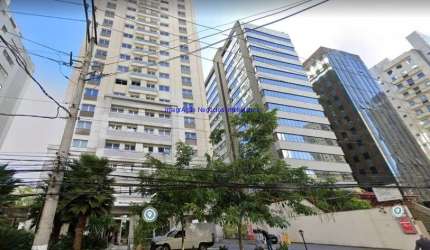 Conjunto Comercial 100m², 01 banheiros e 01 vaga na garagem.  Condomínio com recepção e segurança 24hrs.  Excelente localização entre as Ruas Joaquim