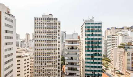 Apartamento 400m², 04 dormitórios (sendo 02 suítes), 04 banheiros e 03 vagas na garagem.  Condomínio com portaria, segurança 24hrs e salão de festa.