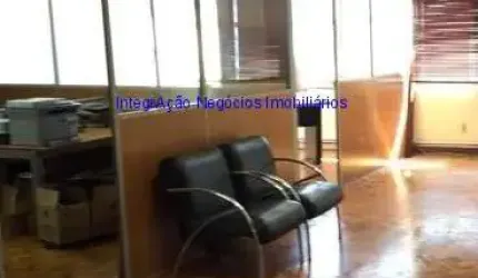Conjunto Comercial 100m², 06 salas e 02 banheiros.  Condomínio com segurança 24hrs.   Excelente localização á 6 minutos andando para a estação.