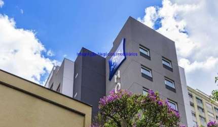 Apartamento Flat 14m², 01 dormitório, 01 banheiro e 01 vaga na garagem.  Condomínio com recepção e segurança 24hrs.  Excelente localização