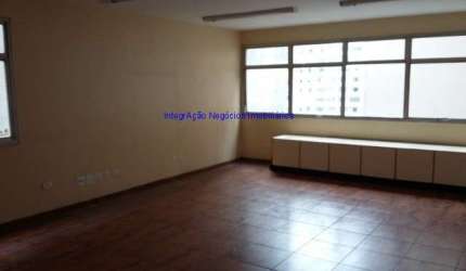 Sala 42m², 01 banheiro e 01 vaga na garagem.  Condomínio com recepção.  Excelente localização á 5 minutos andando para a estação do metrô Brigadeiro;