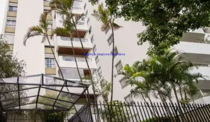 Apartamento 183m², 02 dormitórios (sendo 01 suíte), 03 banheiros e 02 vagas na garagem.  Condomínio com portaria 24hrs, salão de festa e jardim.