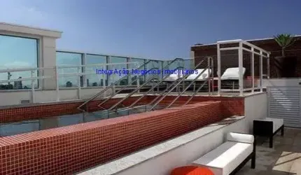 Condomínio com portaria, segurança 24hrs, piscina, salão de festas e academia.  Excelente localização á 7 minutos andando para a estação do metrô
