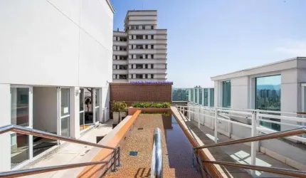Condomínio com portaria 24hrs, piscina, sauna, academia, lavanderia coletiva e espaço gourmet.  Excelente localização