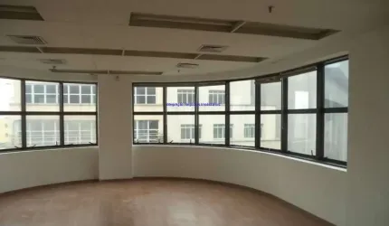 Conjunto Comercial 188.28m², Amplo Espaço que pode ser adequado para diversas divisões conforme necessidade, 04 banheiros e 05 vaga na garagem.