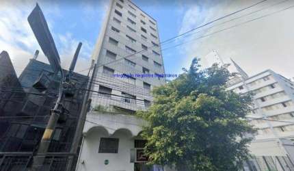 Condomínio com Portaria e Segurança.  Excelente localização entre as Ruas Barata Ribeiro, Herculano de Freitas e Frei Caneca. Próximo ao Hospital