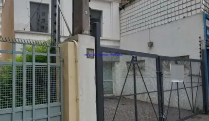 Casa Comercial  218m², 03 salas, 02 banheiros e 02 vagas na garagem.  Excelente localização.