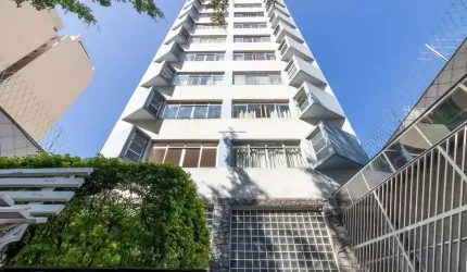 Apartamento 48,21m², 01 dormitório e 01 banheiro.  Condomínio com portaria e segurança.  Excelente localização.
