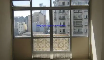 Apartamento 74m², 01 dormitório (sendo suíte) e 02 banheiros.   Condomínio sem portaria.   Excelente localização á 7 minutos andando para a estação