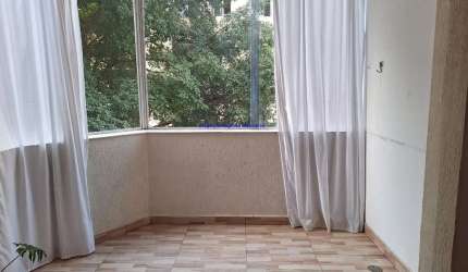 Apartamento 66m², 01 dormitório, 02 banheiros e 01 área de serviço com tanque.   Excelente localização, à 9 minutos caminhando da Estação do Metrô