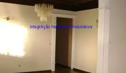 Casa 525.05m², 05 dormitórios, 05 banheiros e 04 vagas na garagem.   Excelente localização á 8 minutos andando para a estação do metrô
