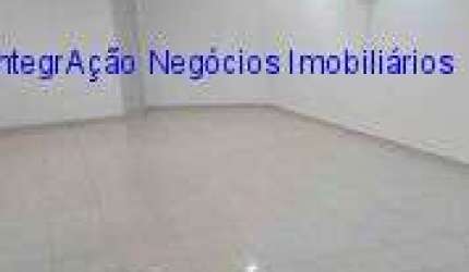 Loja  431m², frente com 5m², pé direito de 5m², piso em porcelanato branco, forro e luminárias novas, porta elétrica, banheiro para deficiente.