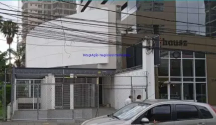 Loja 481m², 04 banheiros e 12 vagas na garagem.  Excelente localização entre as Ruas Henrique Schaumann, Francisco Leitão e Artur de Azevedo; Próximo
