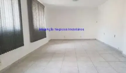 Condomínio com segurança e portaria.  Ótima localização, próximo das estações de metrô República e Anhangabaú.