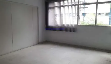 Edificio Comercial, tem portaria, tem hidrante para combate á incêndio, detector de fumaça dentro do conjunto e elevador.  Localização privilegiada,