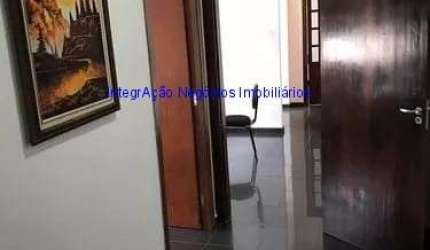 Sala comercial 72m², 04 escritórios, 01 banheiro.  Condomínio com portaria em funcionamento dentro do horário comercial.    Excelente localização