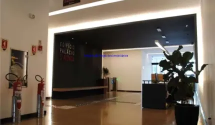 Sala Comercial 74m², 02 banheiros. Duas vagas disponíveis para venda.   Condomínio com recepção e segurança 24hrs.    Excelente localização